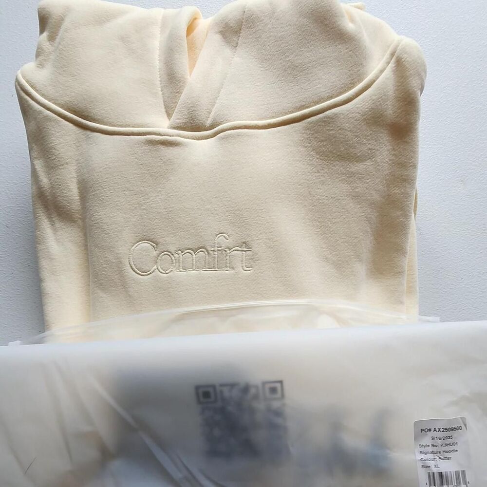 Comfrt Women's Cream and White Hoodie